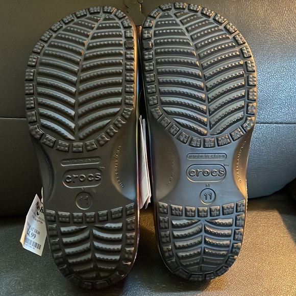 NWT Crocs Mens size 11 Classic Solarized Clog dark tie dye design NICE! - Picture 4 of 6